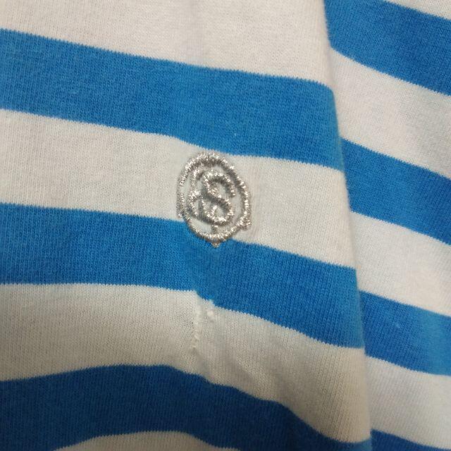 STUSSY(ステューシー)の《ステューシー》刺繍シャネルロゴ　水色ボーダー　Mサイズ　ポロシャツ メンズのトップス(ポロシャツ)の商品写真