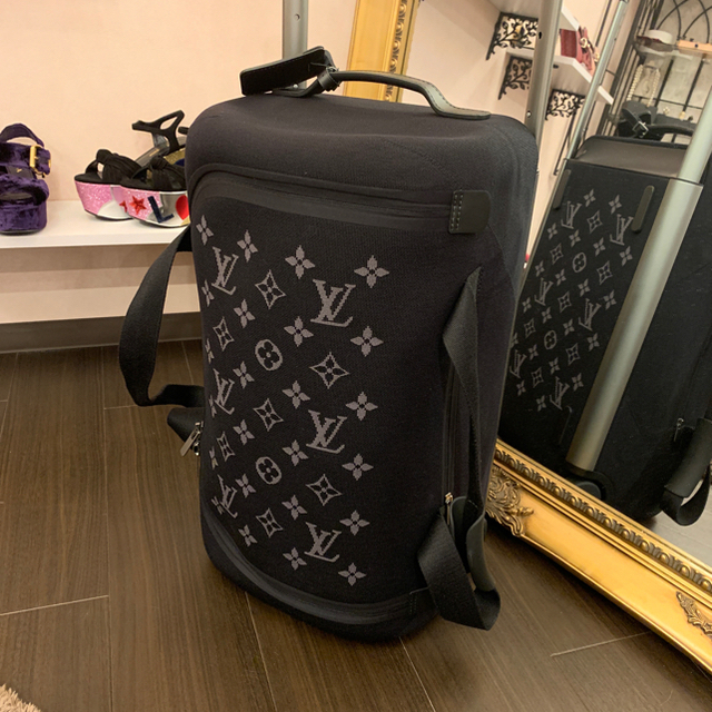 LOUIS VUITTON(ルイヴィトン)のLouis Vuitton ルイ・ヴィトン  キャリーバック ブラック レディースのバッグ(スーツケース/キャリーバッグ)の商品写真