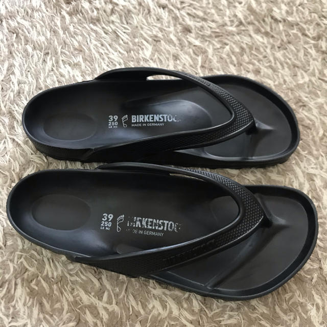 BIRKENSTOCK(ビルケンシュトック)のHonolulu EVA Black メンズの靴/シューズ(ビーチサンダル)の商品写真