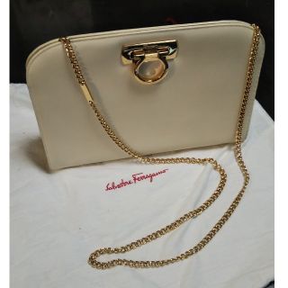 Salvatore Ferragamo(ベージュ系)のフリマアイテム一覧 Salvatore Ferragamo(ベージュ系)のフリマアイテム一覧