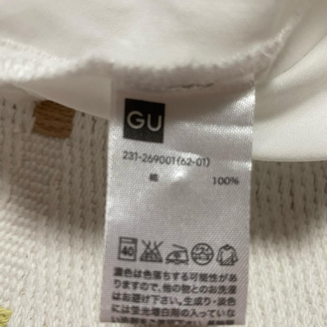 GU(ジーユー)のGU  白　シャツ　半袖   レディースのトップス(シャツ/ブラウス(半袖/袖なし))の商品写真