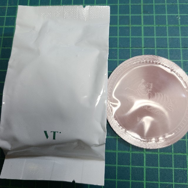 VTシカレッドネスカバークッションレフィル コスメ/美容のベースメイク/化粧品(ファンデーション)の商品写真