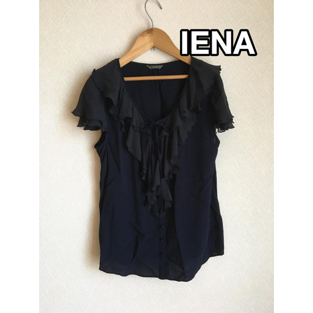 IENA(イエナ)のIENA イエナ フリルブラウス ネイビー トップス カットソー ブラウス レディースのトップス(シャツ/ブラウス(半袖/袖なし))の商品写真