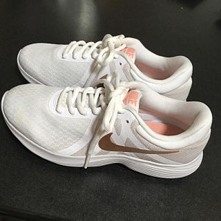 ナイキ(NIKE)の美品 NIKEナイキシューズ レディース ランニングシューズ23 スニーカー(スニーカー)