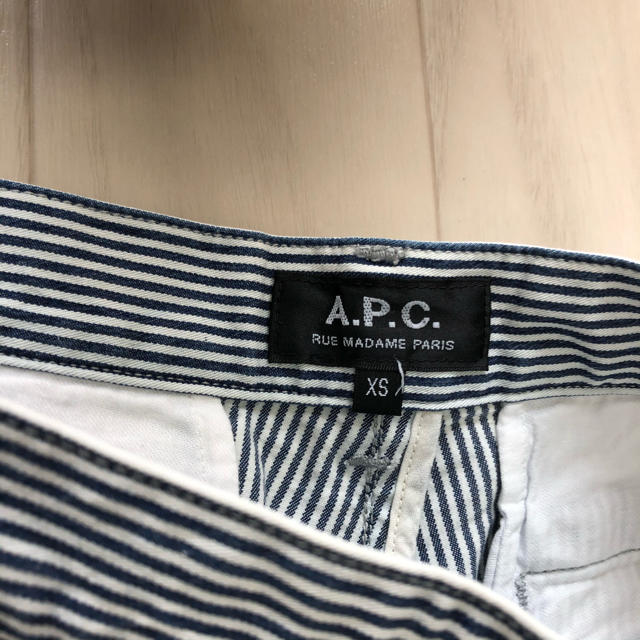 A.P.C(アーペーセー)のスレイプニル様用　APC ヒッコリーストライプショーツ　アーペーセー メンズのパンツ(ショートパンツ)の商品写真