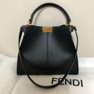 フェンディ(FENDI)のフェンディ　ピーカブー エックスライト ミディアム  ブラック(ハンドバッグ)