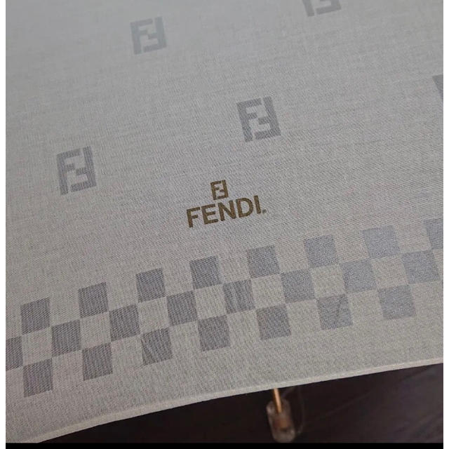 FENDI(フェンディ)のFENDI折りたたみ式日傘（美品） レディースのファッション小物(傘)の商品写真