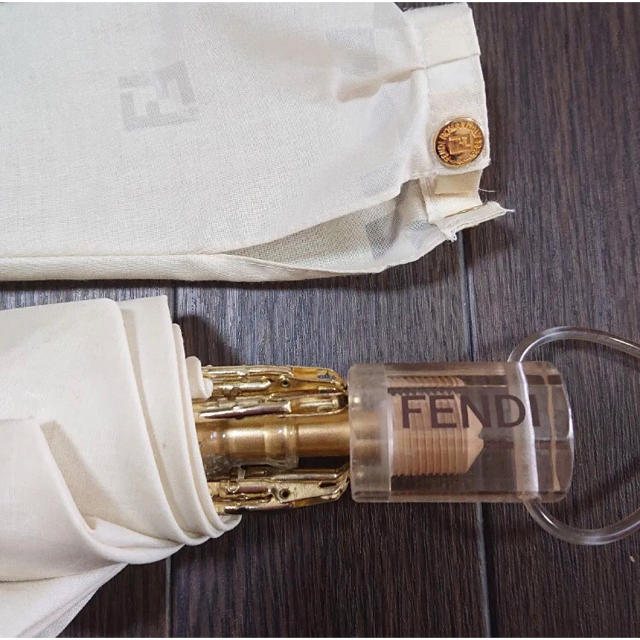 FENDI(フェンディ)のFENDI折りたたみ式日傘（美品） レディースのファッション小物(傘)の商品写真