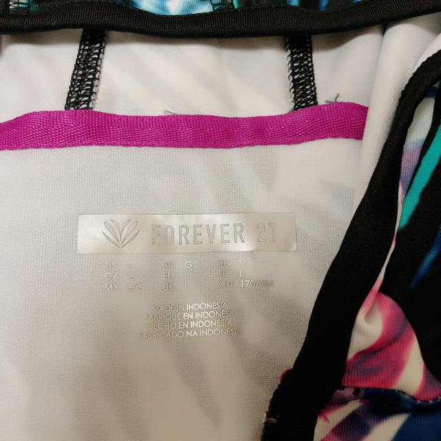 FOREVER 21(フォーエバートゥエンティーワン)のラッシュガード長袖Forever21 レディースの水着/浴衣(水着)の商品写真