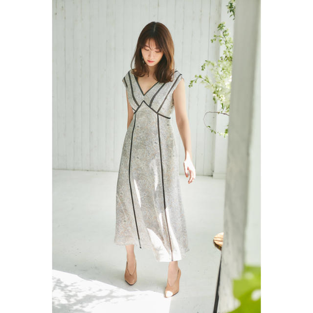 Herlipto Lace Trimmed Floral Dress フローラルの通販 by shop|ラクマ Herlipto Lace Trimmed Floral Dress フローラルの通販 by shop|ラクマ