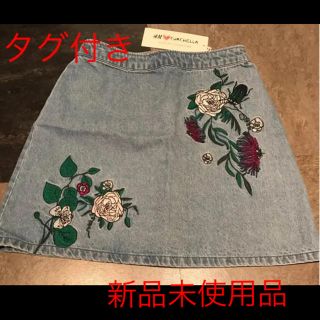 エイチアンドエム(H&M)の新品タグ付き H&M 刺繍デニムスカート(ひざ丈スカート)