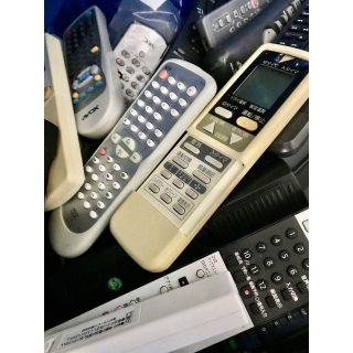 エアコン、テレビ、DVDプレーヤー、カーナビ等リモコン200個まとめて(その他)