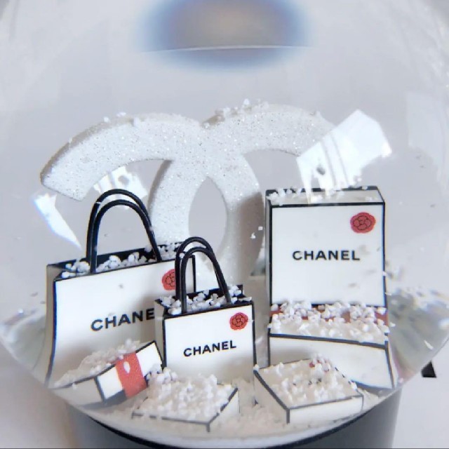 CHANEL スノードーム