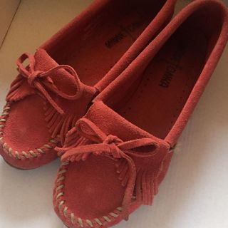 ミネトンカ(Minnetonka)のMINNETONKAモカシン ピンク(スリッポン/モカシン)