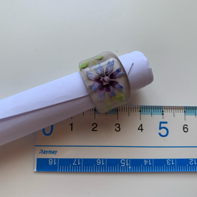 プラスチックリング　レディース　花柄 レディースのアクセサリー(リング(指輪))の商品写真