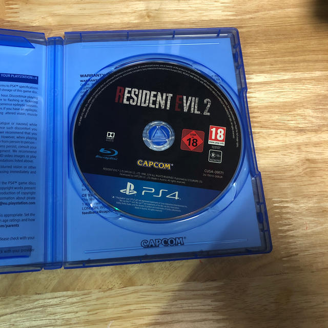 PlayStation4(プレイステーション4)のresident evil 2 バイオre2 海外版 エンタメ/ホビーのゲームソフト/ゲーム機本体(家庭用ゲームソフト)の商品写真