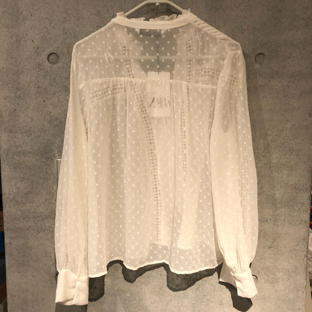 ZARA(ザラ)のZARA 刺繍入りブラウス レディースのトップス(シャツ/ブラウス(長袖/七分))の商品写真