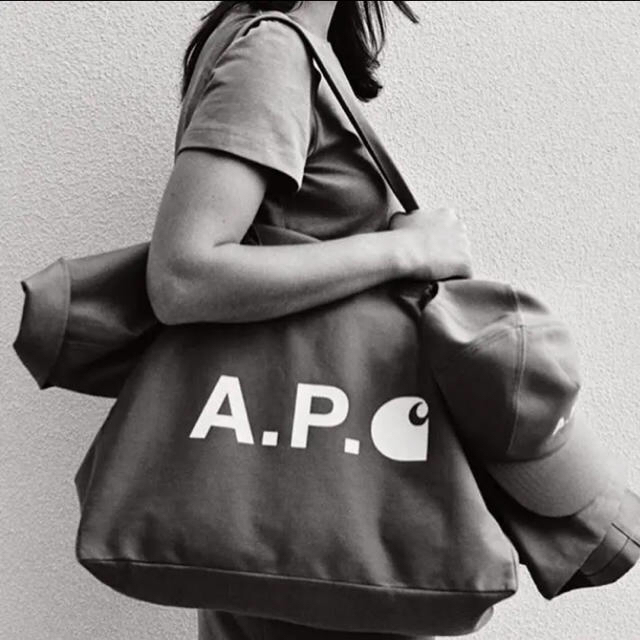 A.P.C(アーペーセー)の★新品タグ付き★ A.P.C. ×Carharttトートバッグ メンズのバッグ(トートバッグ)の商品写真