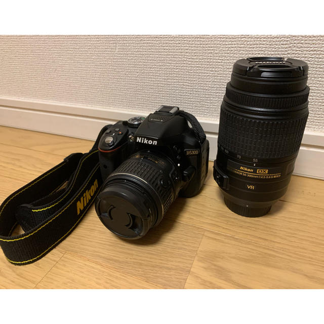 Nikon(ニコン)のNikon D5300 ダブルズームキット　ブラック スマホ/家電/カメラのカメラ(デジタル一眼)の商品写真