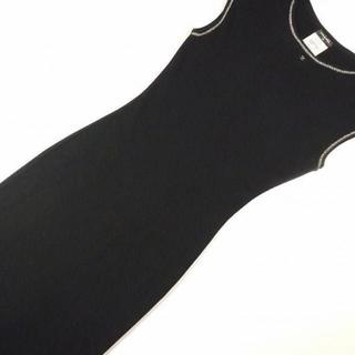 シャネル(CHANEL)の美品シャネルニットワンピースロゴ付きリトルブラックドレス黒色(ミニワンピース)