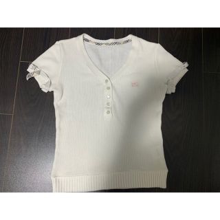 バーバリー(BURBERRY)の夏SALE！バーバリー★白のニットカットソー★お袖にベルト付き（Mサイズ）(カットソー(半袖/袖なし))