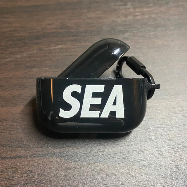 SEA(シー)のWIND AND SEA×CASETIFY AirPods Proケース スマホ/家電/カメラのオーディオ機器(ヘッドフォン/イヤフォン)の商品写真