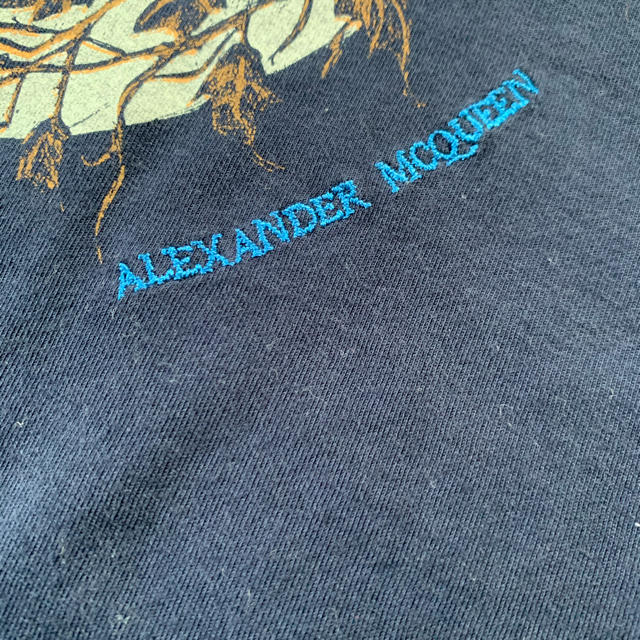 Alexander McQueen(アレキサンダーマックイーン)のAlexander McQueen  刺繍　Tシャツ　紺　S メンズのトップス(Tシャツ/カットソー(半袖/袖なし))の商品写真