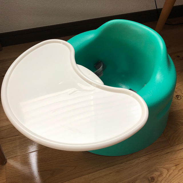 Bumbo(バンボ)のぽんさま専用　バンボ　トレイ付　専用袋あり　グリーン キッズ/ベビー/マタニティのキッズ/ベビー/マタニティ その他(その他)の商品写真