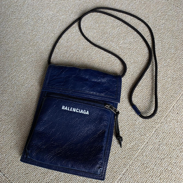 お手軽価格で贈りやすい Balenciaga バレンシアガ　サコッシュ　エクスプローラー　ラムスキン　ポーチ　バッグ　美品 - ショルダーバッグ