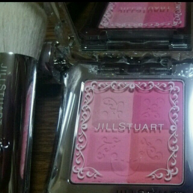 JILLSTUART(ジルスチュアート)の未使用ジルチークブラシ付き コスメ/美容のベースメイク/化粧品(チーク)の商品写真