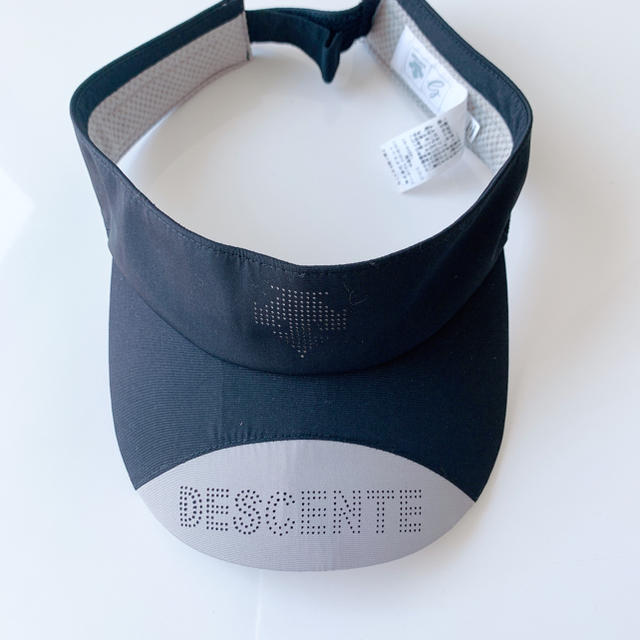 DESCENTE(デサント)のデサント ゴルフ  レディース　サンバイザー 黒 スポーツ/アウトドアのゴルフ(その他)の商品写真