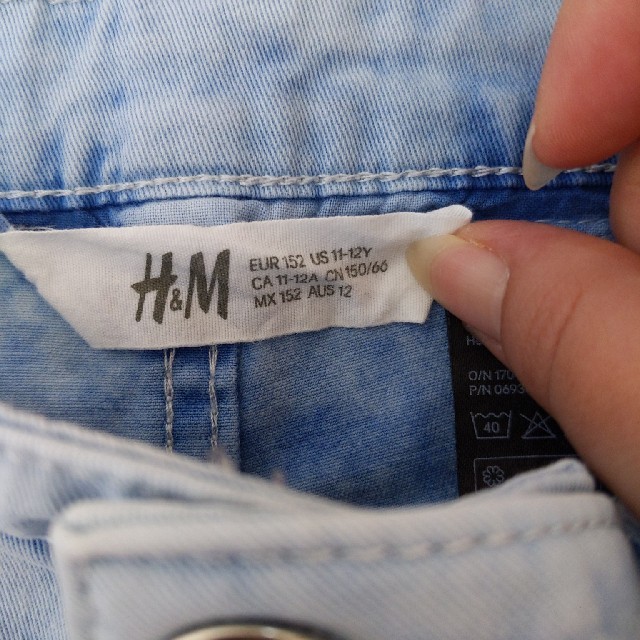 H&M(エイチアンドエム)の値下げ！H＆Ｍ　ガールズ　デニムショートパンツ　女の子　女子 キッズ/ベビー/マタニティのキッズ服女の子用(90cm~)(パンツ/スパッツ)の商品写真