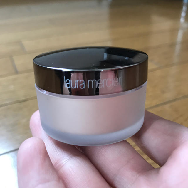 laura mercier(ローラメルシエ)のローラメルシエ ルースセッティングパウダーグロウ　9.3g コスメ/美容のベースメイク/化粧品(フェイスパウダー)の商品写真