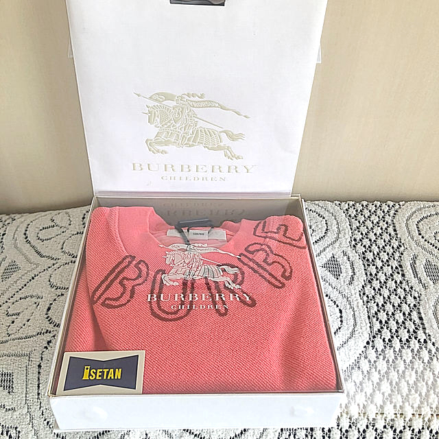 BURBERRY(バーバリー)の専用⭐️新品最安価格⭐️バーバリー長袖トレーナー キッズ/ベビー/マタニティのキッズ服女の子用(90cm~)(その他)の商品写真