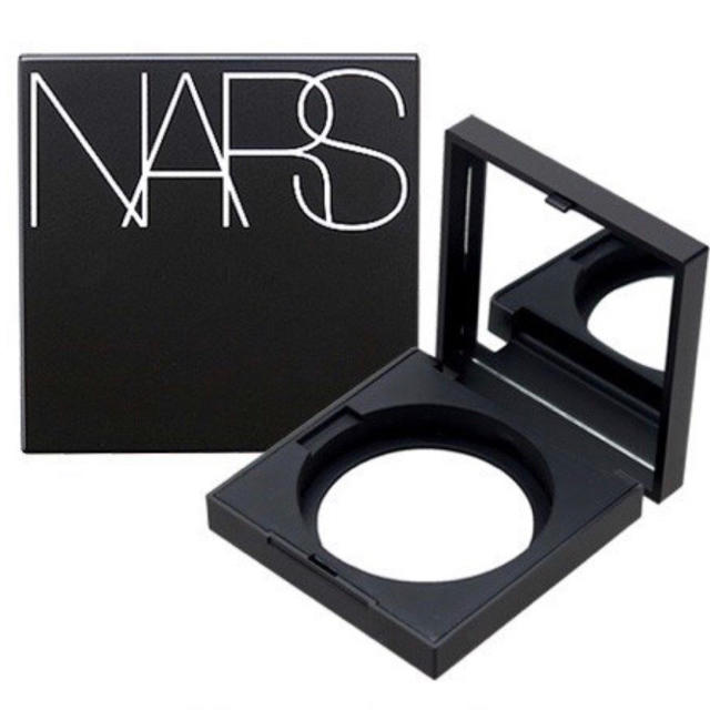 NARS(ナーズ)の新品◆ナーズ クッションファンデ ケース／ブラック NARS コスメ/美容のメイク道具/ケアグッズ(ボトル・ケース・携帯小物)の商品写真