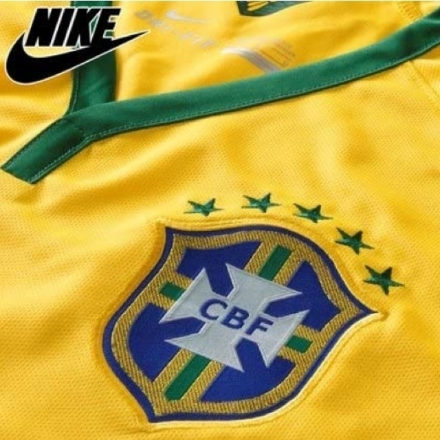 NIKE(ナイキ)のNIKE レプリカユニフォーム　2014-15 ブラジル代表　M スポーツ/アウトドアのサッカー/フットサル(ウェア)の商品写真