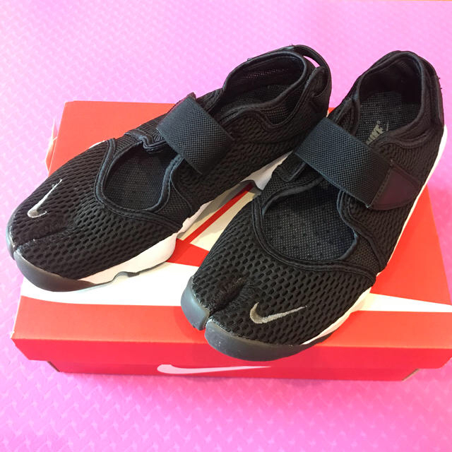 NIKE(ナイキ)の新品未使用 NIKE AIR RIFT  ナイキ エアリフト 25cm レディースの靴/シューズ(スニーカー)の商品写真