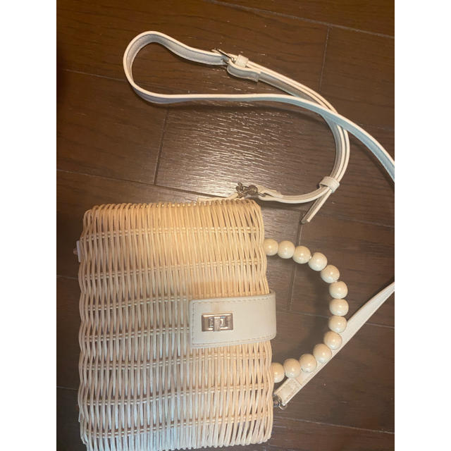 moussy(マウジー)のMOUSSY TINY RATTAN バッグ レディースのバッグ(かごバッグ/ストローバッグ)の商品写真