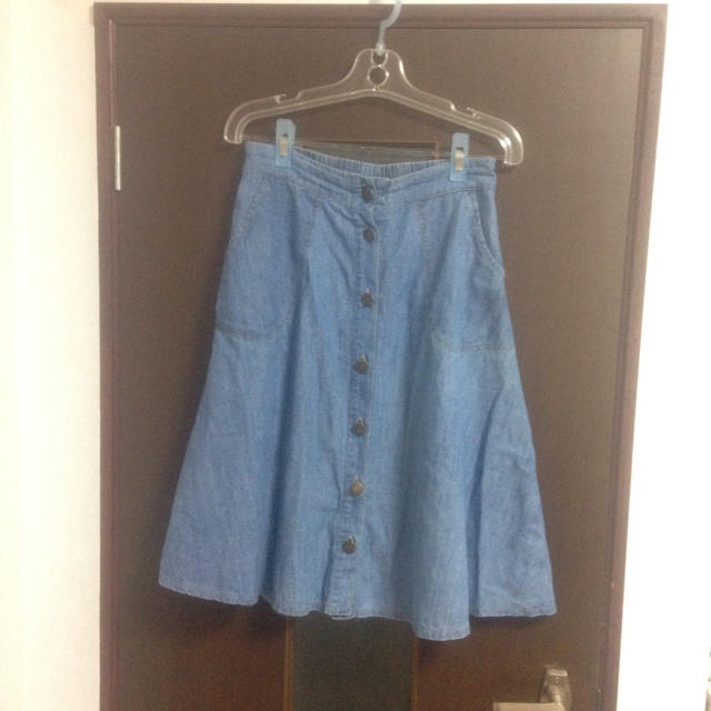 しまむら(シマムラ)の膝丈デニムスカート レディースのスカート(ひざ丈スカート)の商品写真