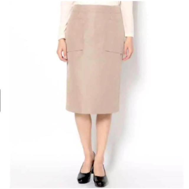 DES PRES(デプレ)のDes Pres ベージュ　シルク混　膝丈スカート レディースのスカート(ひざ丈スカート)の商品写真