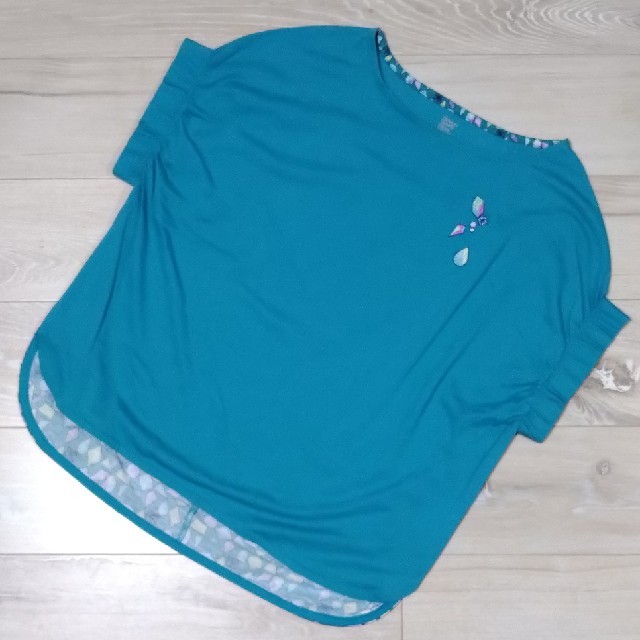 Design Tshirts Store graniph(グラニフ)のgraniphグラニフ 刺繍入りTシャツ ブルーグリーン レディースのトップス(Tシャツ(半袖/袖なし))の商品写真