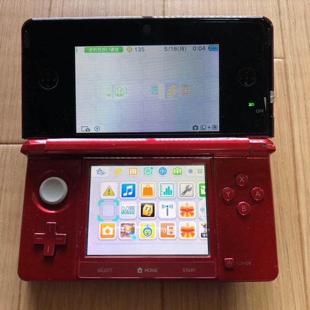 ニンテンドー3DS(ニンテンドー3DS)の任天堂３DS  本体　赤 エンタメ/ホビーのゲームソフト/ゲーム機本体(携帯用ゲーム機本体)の商品写真