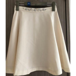 週末限定価格　ホワイト レディーススカート(ひざ丈スカート)