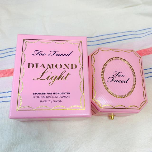 Too Faced(トゥフェイス)のダイヤモンドライト マルチユース ハイライター コスメ/美容のメイク道具/ケアグッズ(チーク/フェイスブラシ)の商品写真