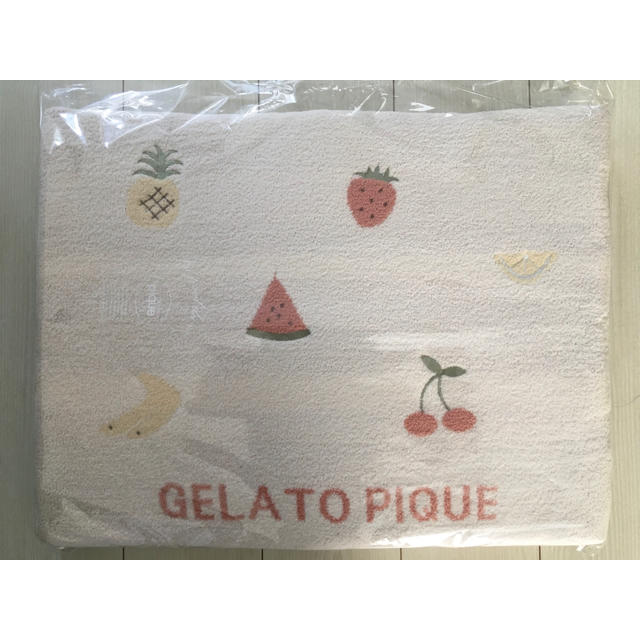 gelato pique(ジェラートピケ)のコハルさん専用　新品　ジェラートピケ　バスマット インテリア/住まい/日用品のラグ/カーペット/マット(バスマット)の商品写真