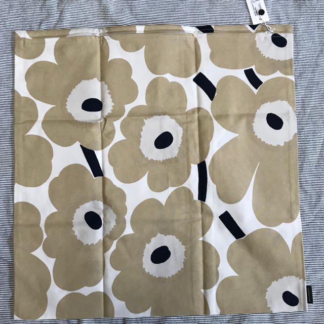 marimekko(マリメッコ)のマリメッコ  ウニッコ　ベージュ　クッションカバー　50cm 新品 インテリア/住まい/日用品のインテリア小物(クッションカバー)の商品写真