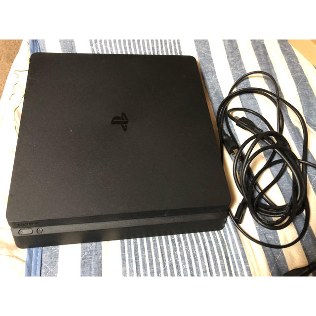 PlayStation4(プレイステーション4)のPlayStation4 エンタメ/ホビーのゲームソフト/ゲーム機本体(家庭用ゲーム機本体)の商品写真