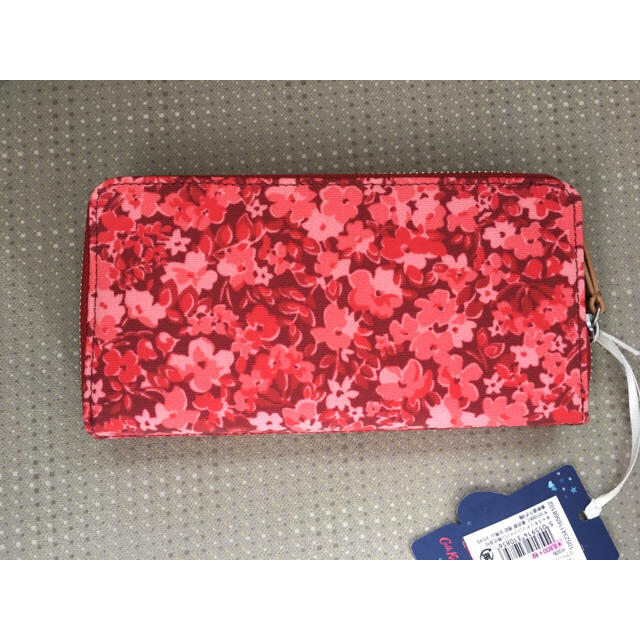 Cath Kidston(キャスキッドソン)のキャスキッドソン　長財布　スヌーピー　財布　赤　コラボ レディースのファッション小物(財布)の商品写真