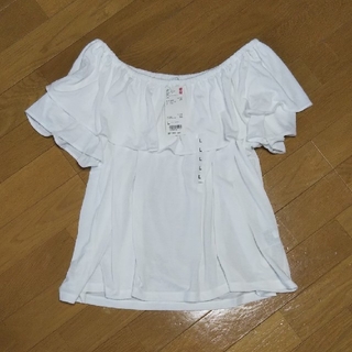 ユニクロ(UNIQLO)のラッフルオフショルダーT(Tシャツ(半袖/袖なし))
