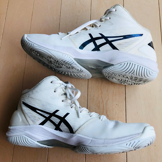 asics(アシックス)の23.5 バッシュ アシックス asics バスケットシューズ 白 ホワイト スポーツ/アウトドアのスポーツ/アウトドア その他(バスケットボール)の商品写真